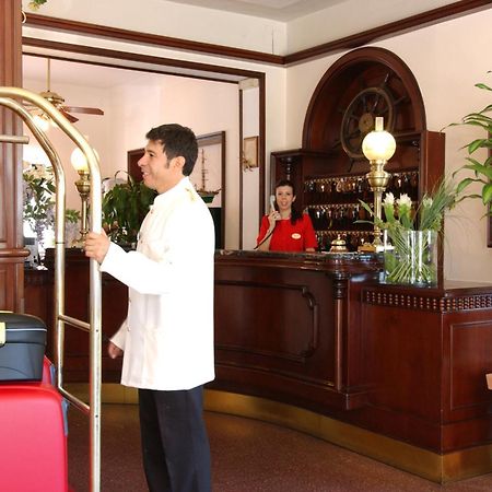 Hotel Milano Helvetia - In Centro Con Piscina Riccione Ngoại thất bức ảnh