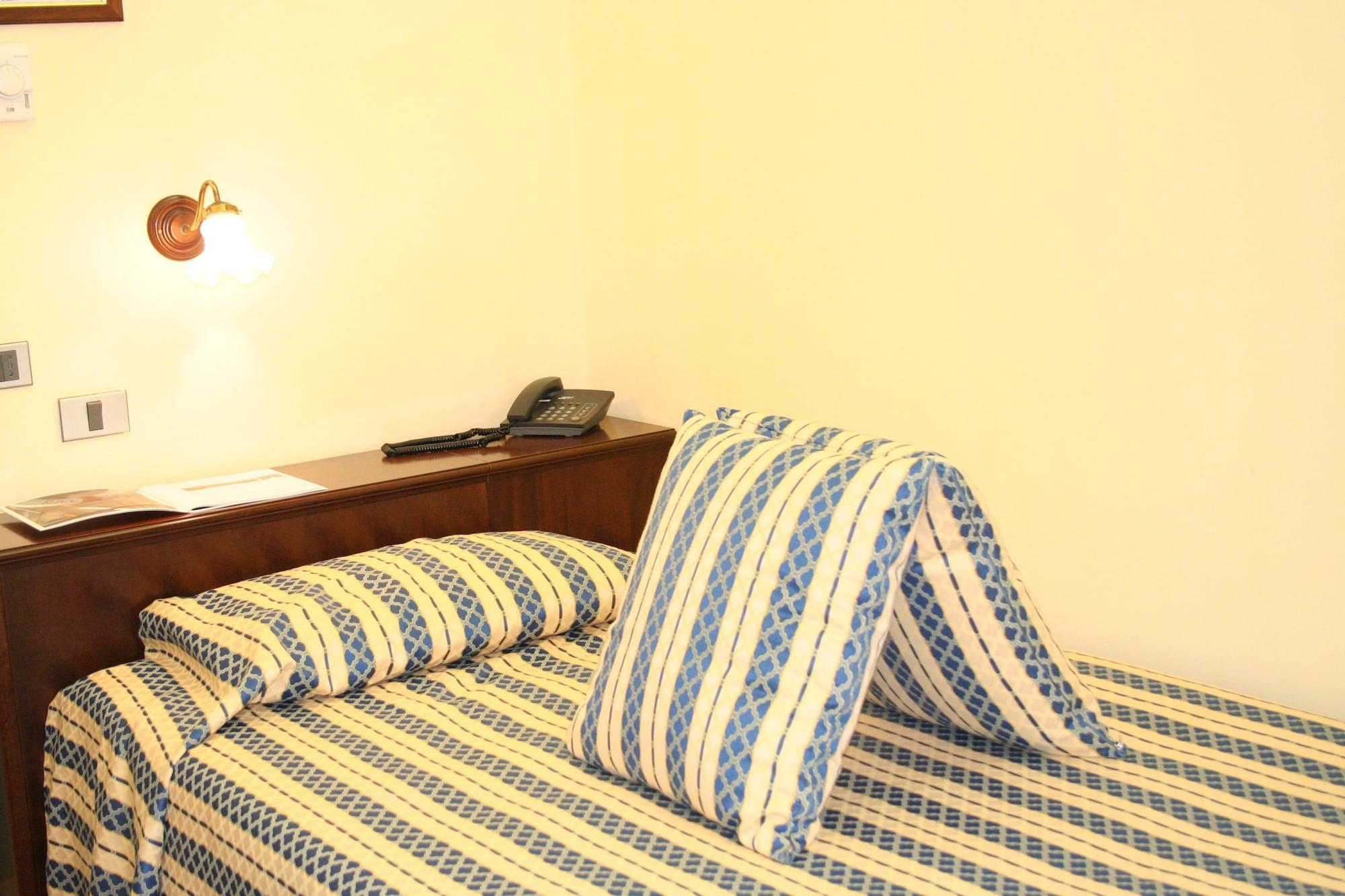 Hotel Milano Helvetia - In Centro Con Piscina Riccione Ngoại thất bức ảnh