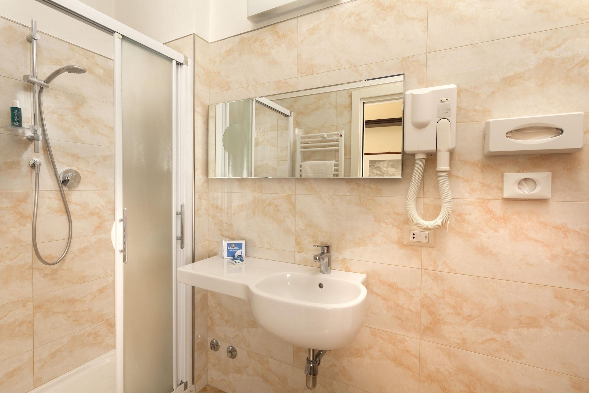 Hotel Milano Helvetia - In Centro Con Piscina Riccione Ngoại thất bức ảnh