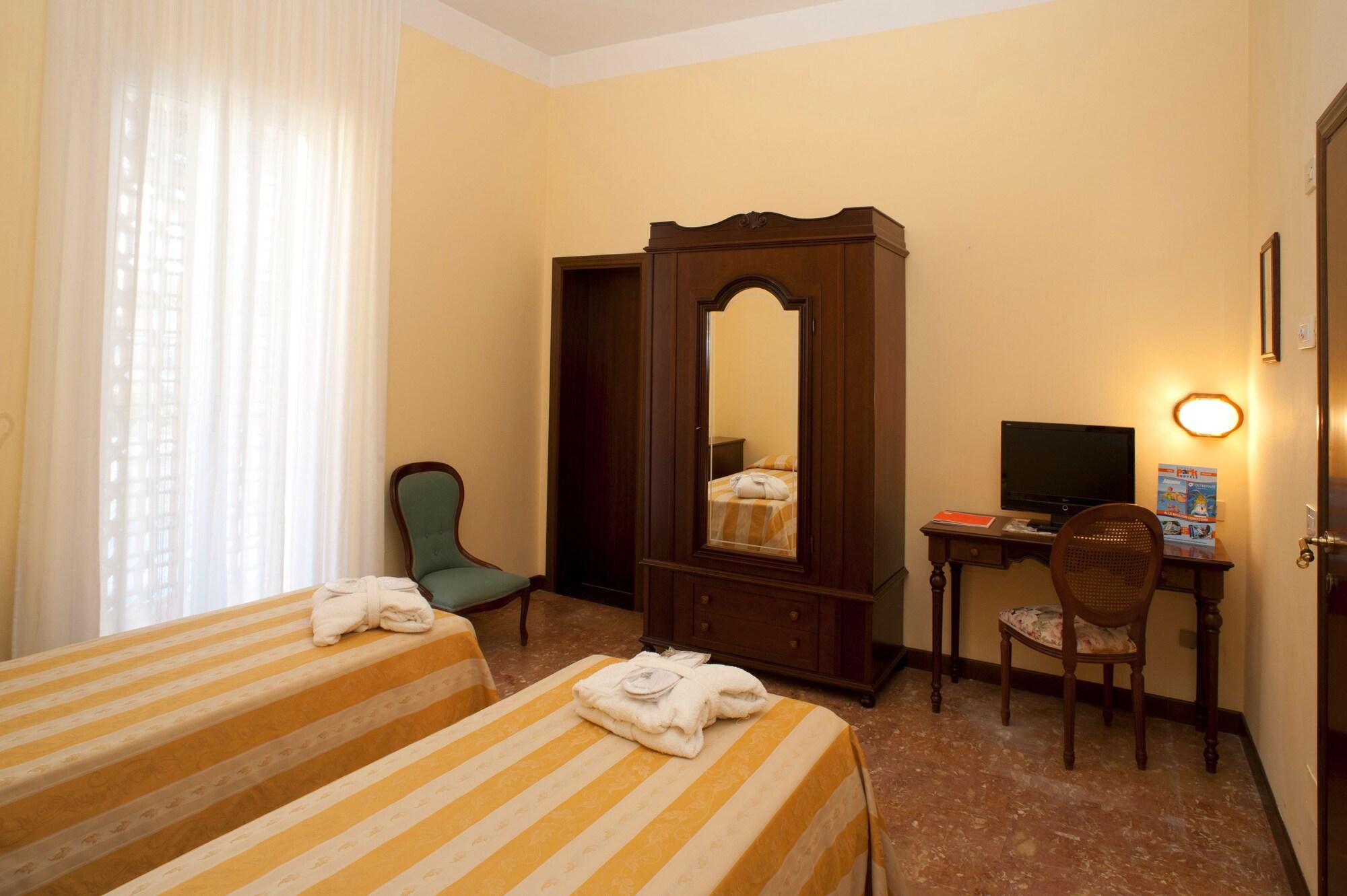Hotel Milano Helvetia - In Centro Con Piscina Riccione Ngoại thất bức ảnh