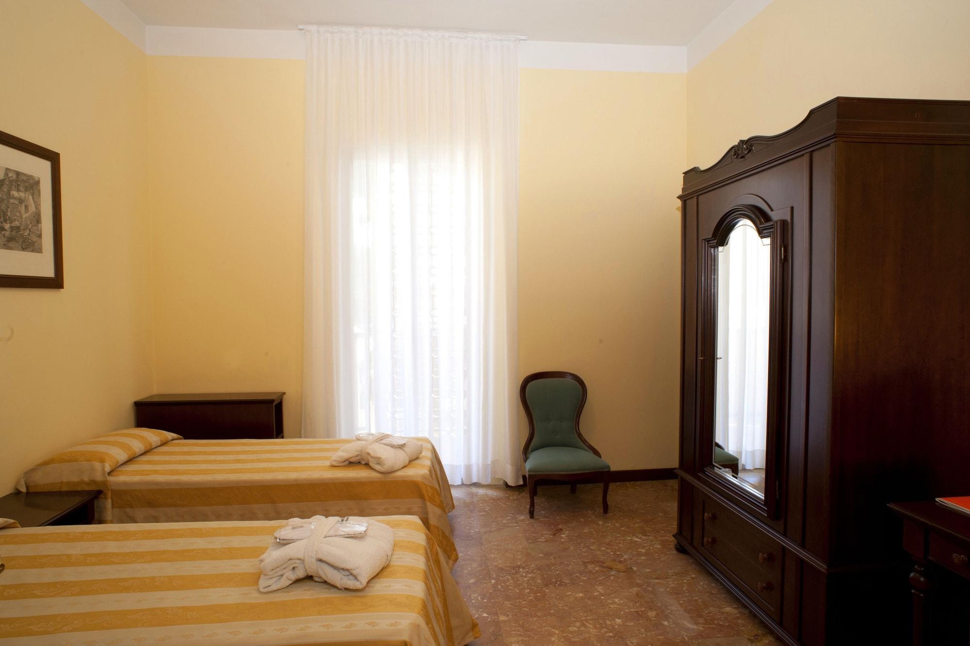Hotel Milano Helvetia - In Centro Con Piscina Riccione Ngoại thất bức ảnh