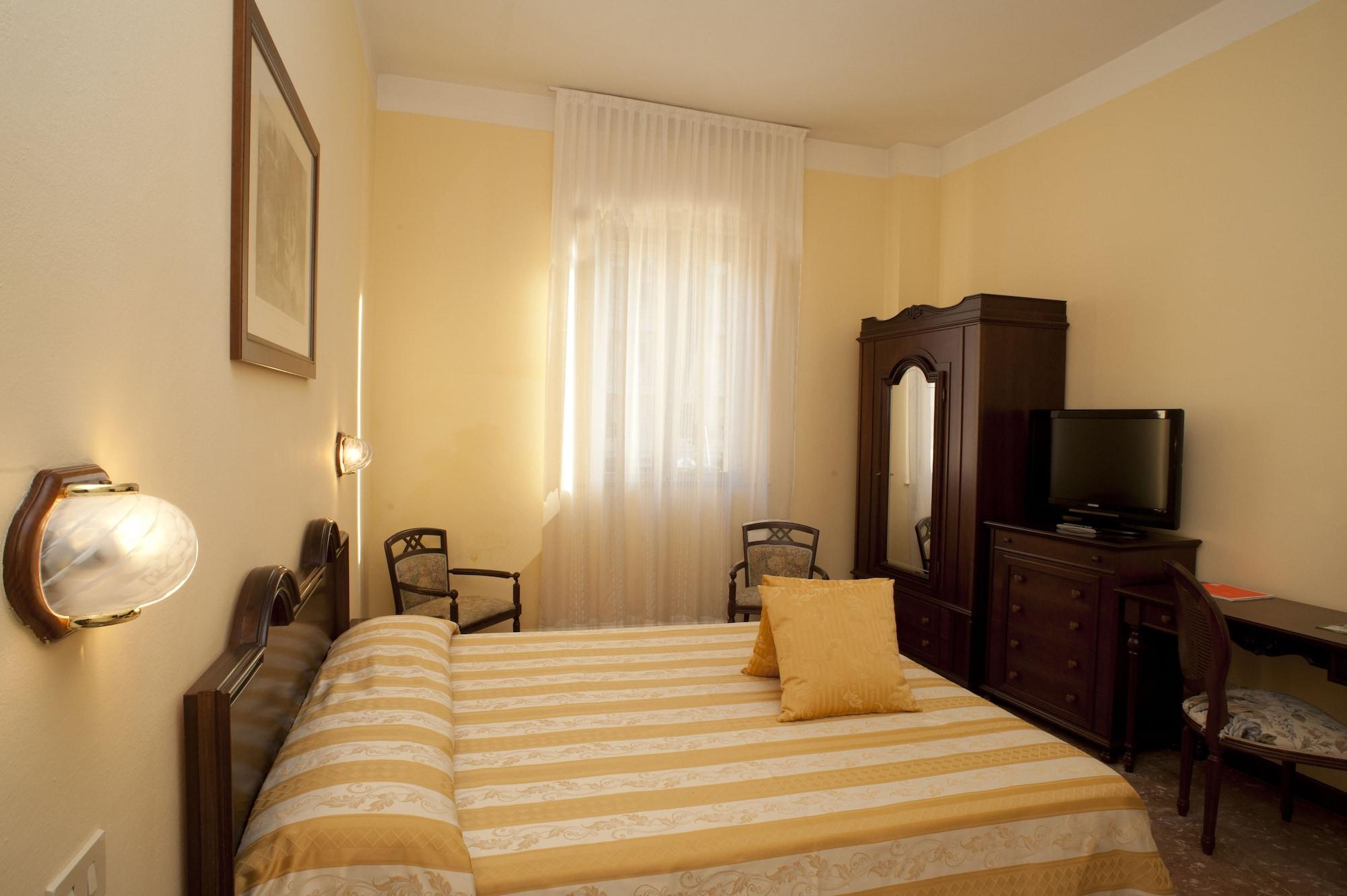 Hotel Milano Helvetia - In Centro Con Piscina Riccione Ngoại thất bức ảnh
