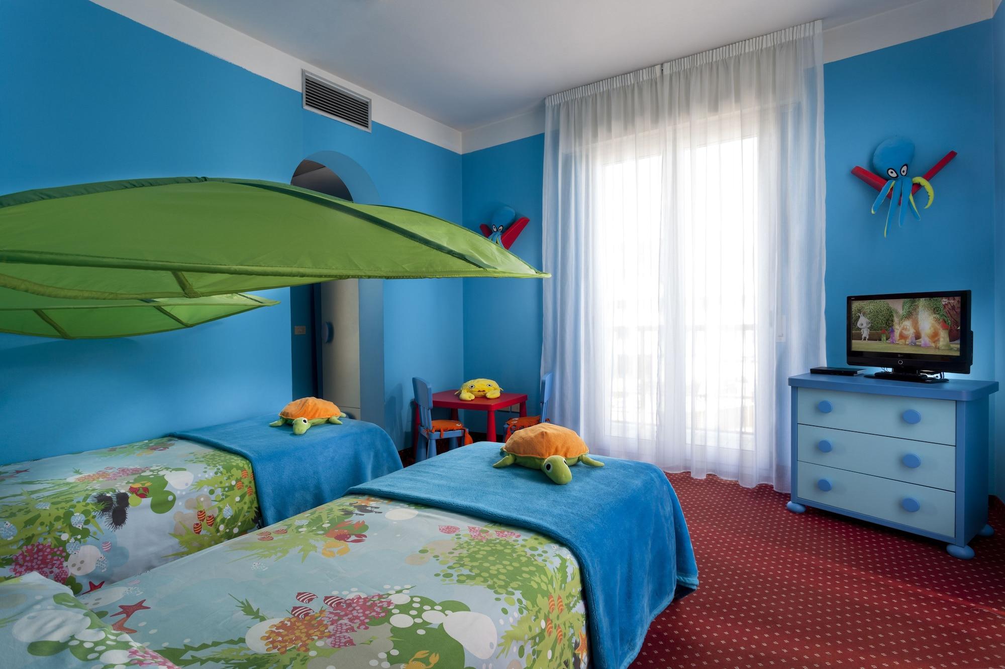 Hotel Milano Helvetia - In Centro Con Piscina Riccione Ngoại thất bức ảnh