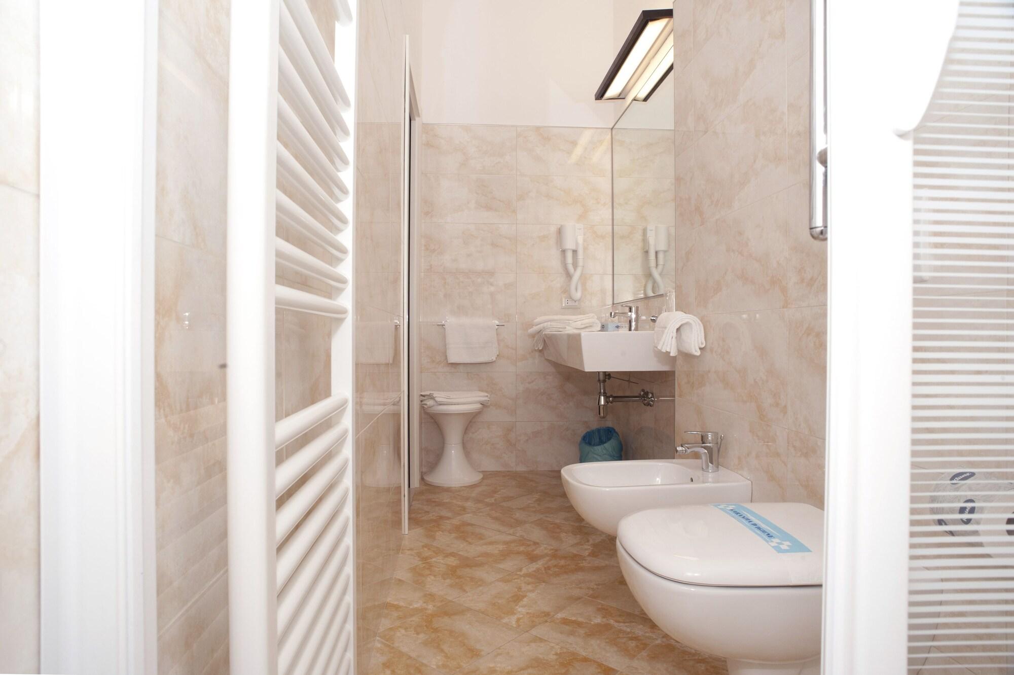 Hotel Milano Helvetia - In Centro Con Piscina Riccione Ngoại thất bức ảnh