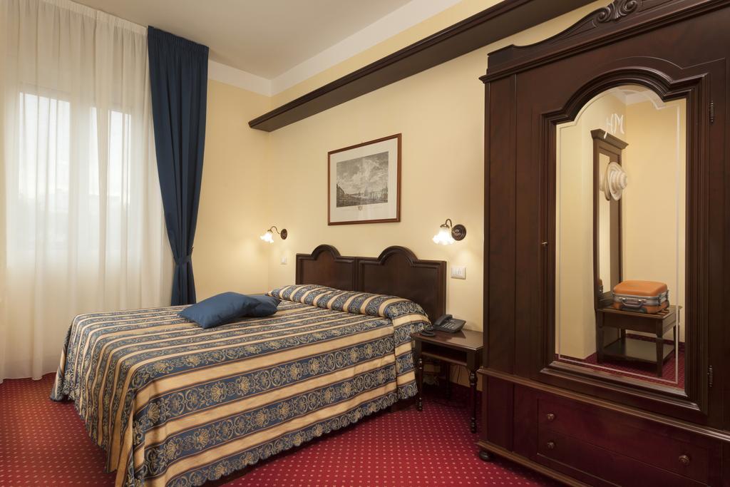 Hotel Milano Helvetia - In Centro Con Piscina Riccione Ngoại thất bức ảnh