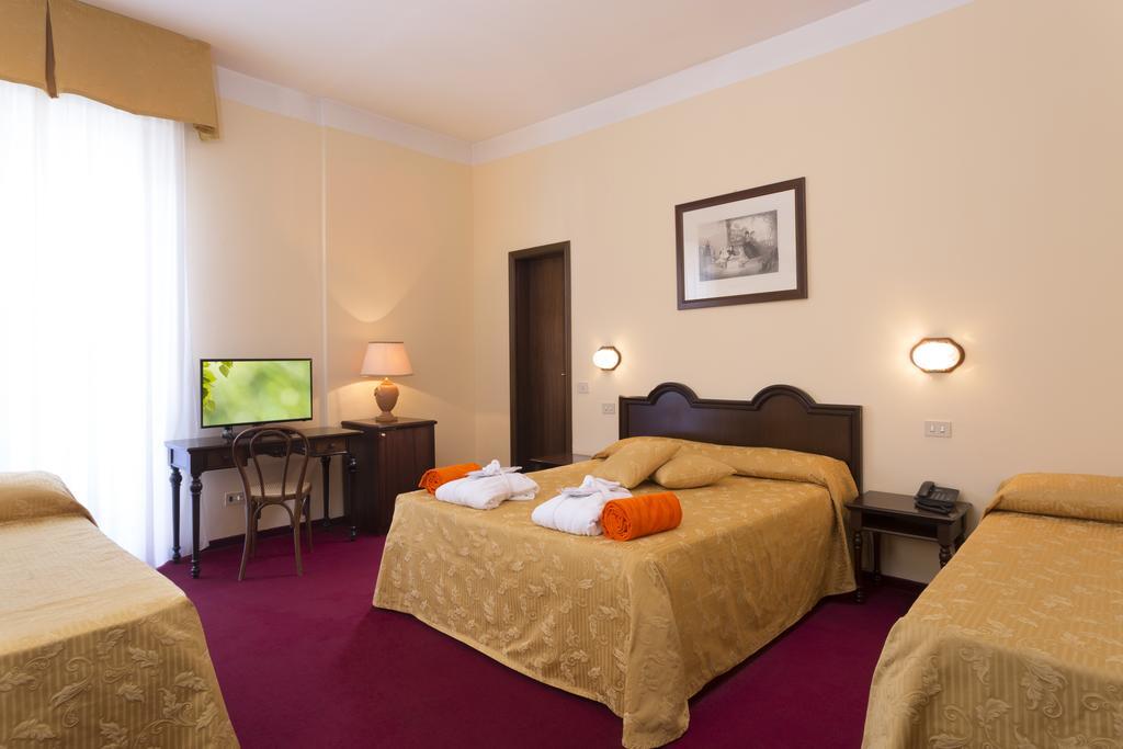 Hotel Milano Helvetia - In Centro Con Piscina Riccione Ngoại thất bức ảnh