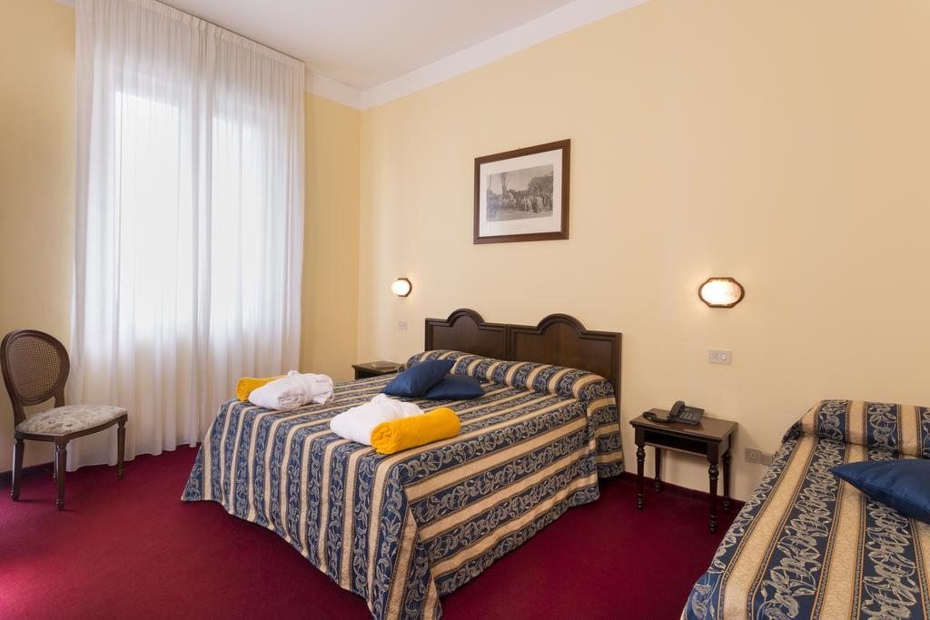 Hotel Milano Helvetia - In Centro Con Piscina Riccione Ngoại thất bức ảnh